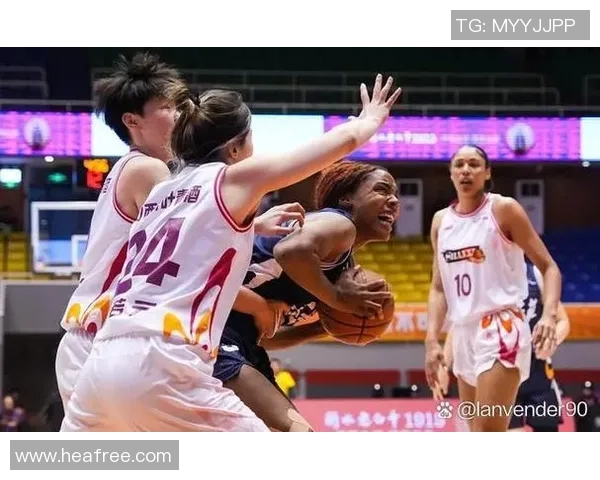 澳大利亚女篮与西班牙队激战正酣谁将晋级国际篮球赛决赛舞台